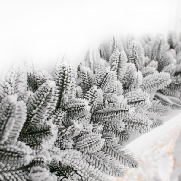 Гірлянда Лита Канадська засніжена