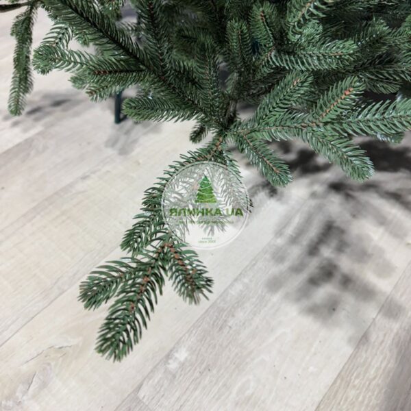 Лита ялинка "Міланська Роял" на шарнірах